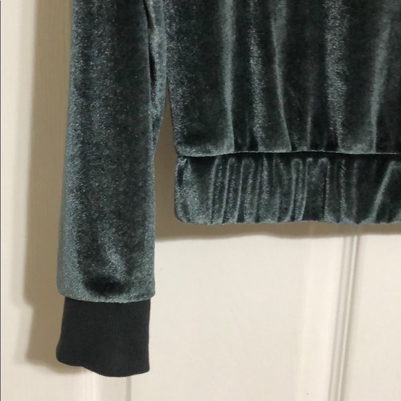 NWOT crushed velvet American Eagle bomber size xs - Picture 4 of 6